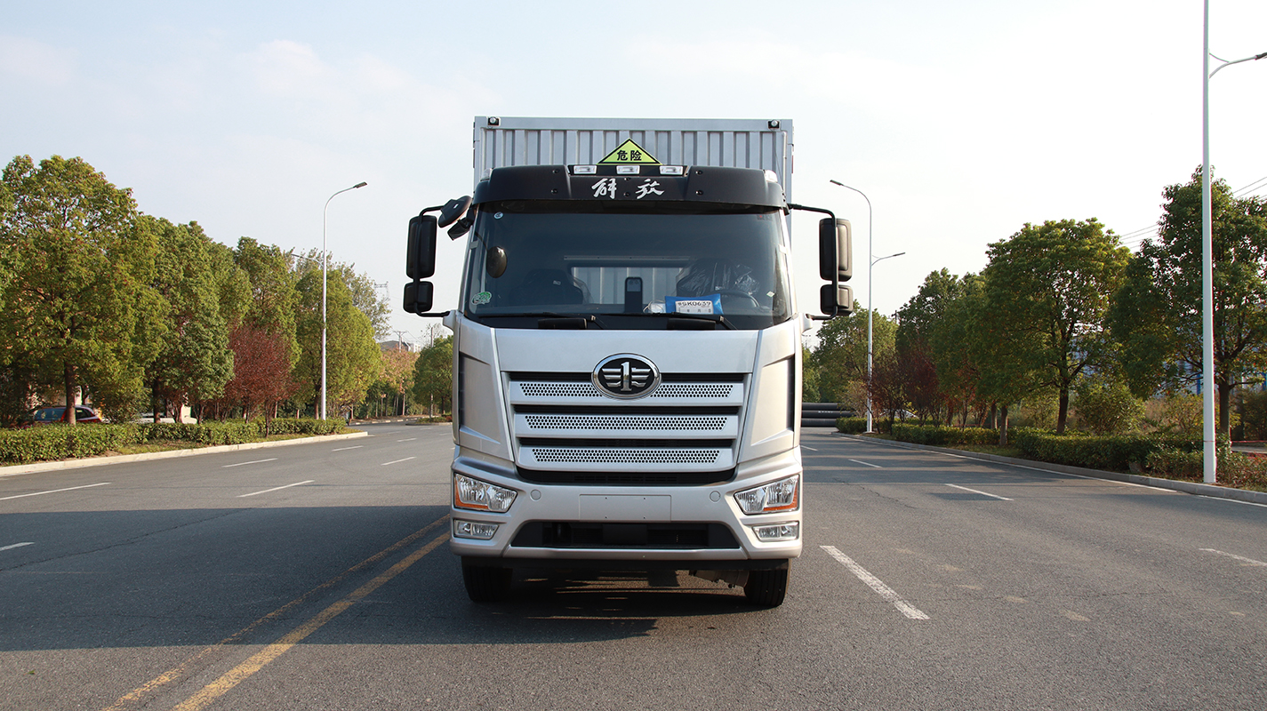 4X2束缚J6L厢式运输车