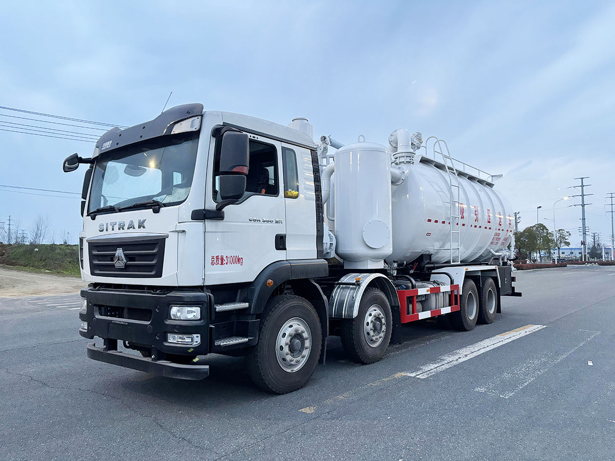 8X4重汽汕德卡吸收压送车